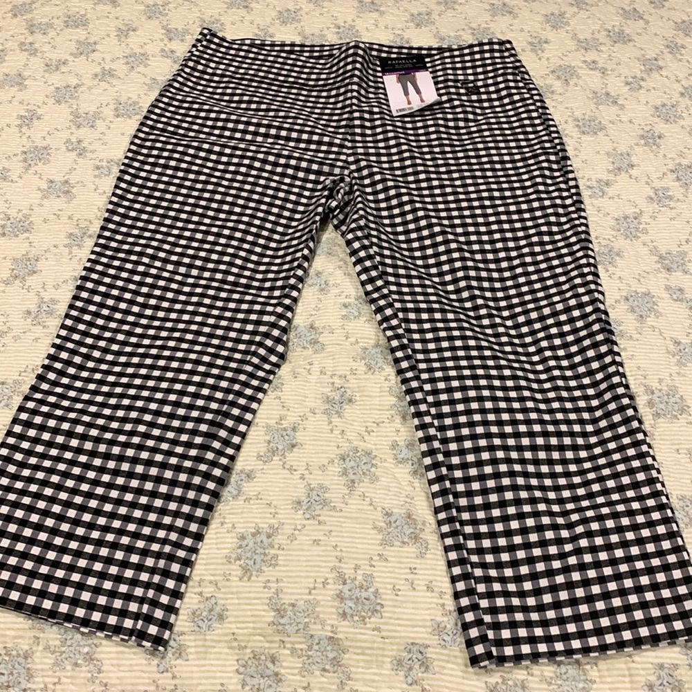 Rafaella Capri pants NEW Black/White plaid Size 16 Comfort Fits your moves Cute - Picture 2 of 7